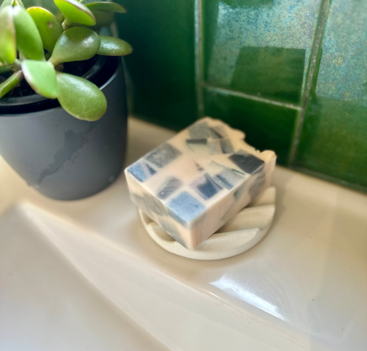 Round Ridge Soap Dish